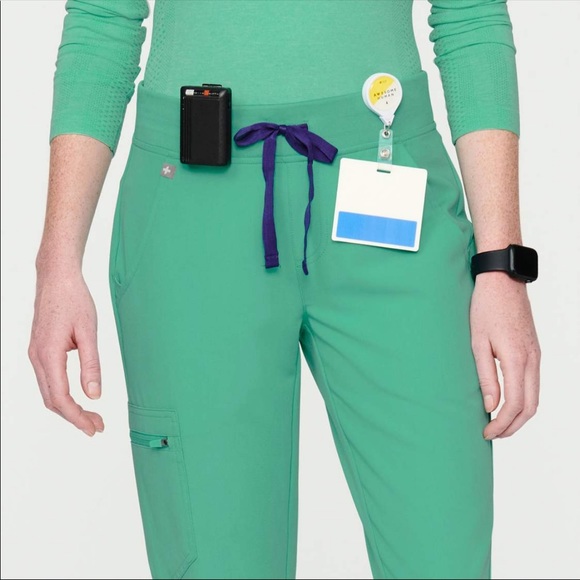 Figs Women's Scrub Set in Mint Green - Picture 2 of 6